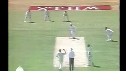 Salim Malik 10 off 11 Balls 17 Mins 2 Fours vs Aus First Test at Rawalpindi ist Innings in Oct 1998