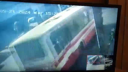 Se le cayó un portón encima