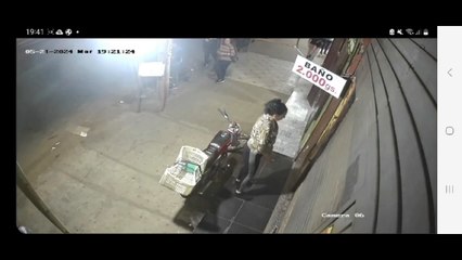 Mujer ataca local comercial en el mercado de San Lorenzo