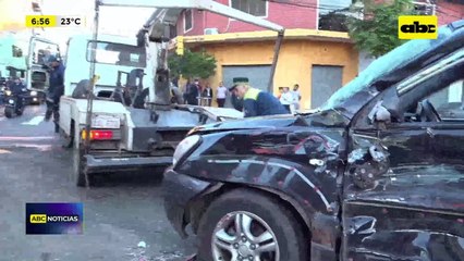 Microcentro: Un herido tras choque entre bus y camioneta
