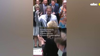 Así recibieron a diputado en la Cámara de los Comunies Inglaterra