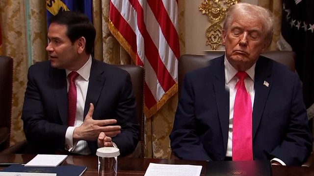 Trump kabine toplantısı sırasında uyuyakaldı