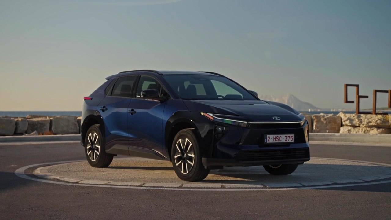 Der neue Toyota bZ4X - Zwei Batterieoptionen und mehr Reichweite