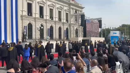 Santiago Peña y Leticia Ocampos, llegando para la investidura de Bukele