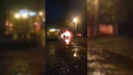 Hallan camioneta incendiada presuntamente utilizado en asalto a casa de cambios en Asunción