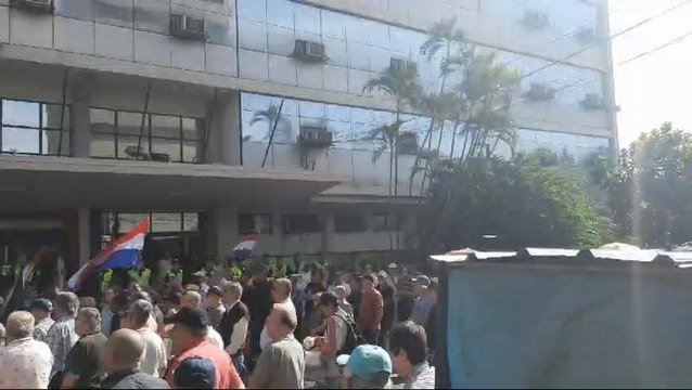 Manifestación de asegurados y jubilados del IPS