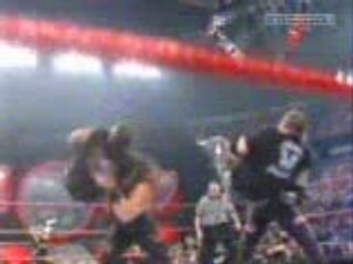 undertaker et kane chokeslam les dudley boys