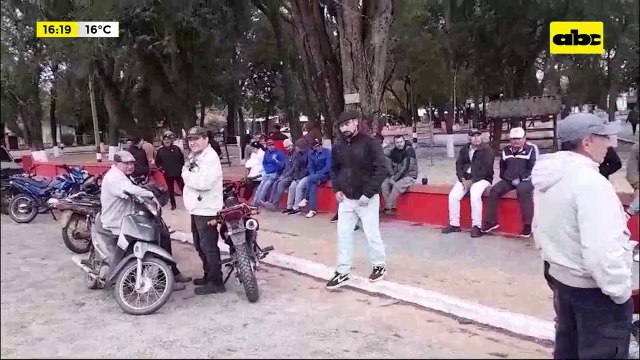 Trabajadores se manifestaron contra intendente de General Díaz: exigen pago de licencias de pesca