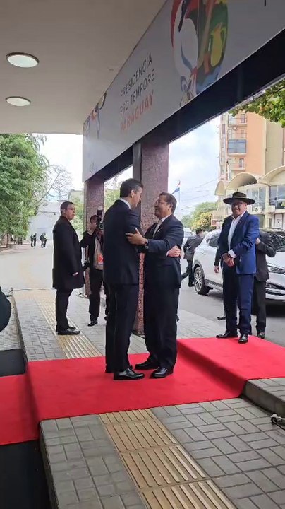 Luis Arce a su llegada a la Cumbre del Mercosur