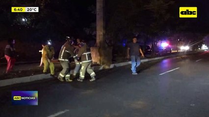 Video: Un motociclista herido tras impactar en la parte trasera de un vehículo