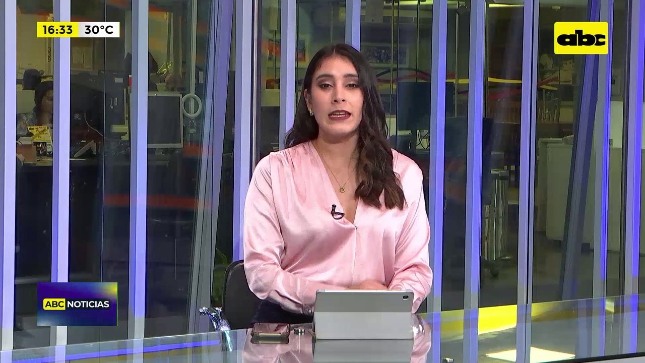 Ambulancias abandonadas frente a taller: dueño del local alega falta de repuestos en el país