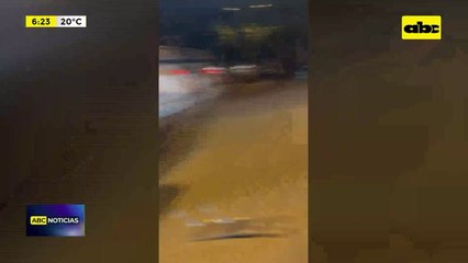 Video: Conductor ebrio chocó y luego volcó su vehículo