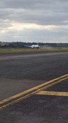 Video del momento en el que un ave impacta contra la turbina del vuelo de Air Europa al despegar del Silvio Pettirossi