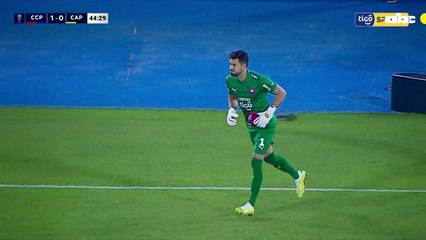 Jean Fernandes salió lesionado y debutó Alexis Martín Arias