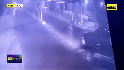 Video: Muere motociclista en violento choque