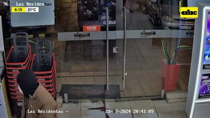Video: Capturan a un presunto asaltante mediante imágenes de circuito cerrado