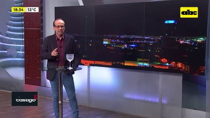 Video: una mujer fingió pedir auxilio para poder robar un automóvil