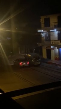 Roban mercaderías y 5.000 dólares en asalto