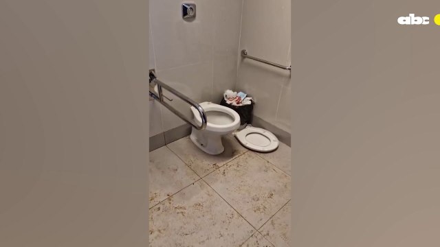 Días después de su inauguración, usuarios causaron destrozos en baños de Costanera Sur