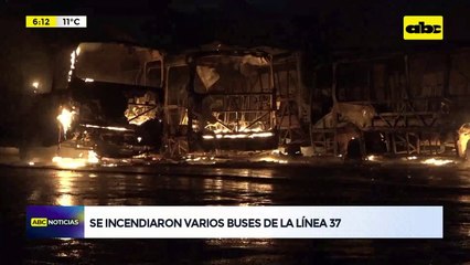 Video: Se incendiaron varios buses de la Línea 37 en Loma Pytã