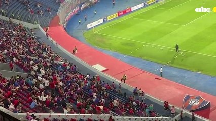 Iván Torres, entre silbatinas y abucheos en La Nueva Olla