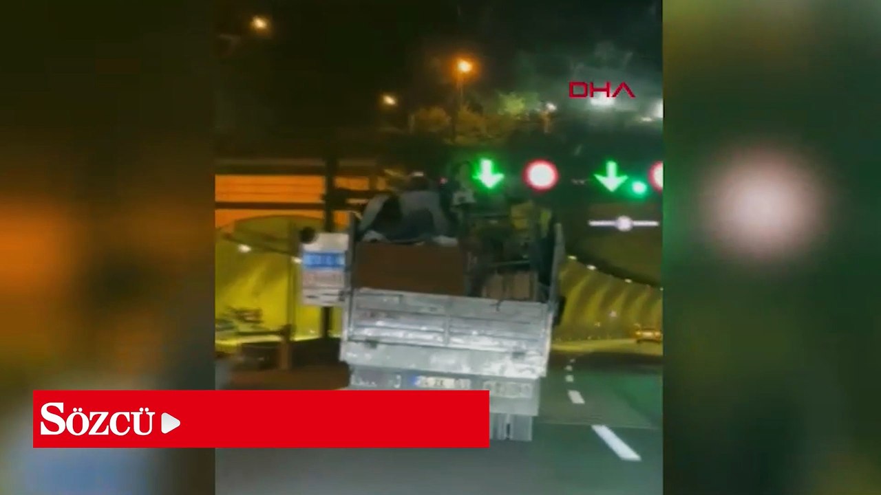 Üsküdar’da kamyonet kasasında tehlikeli yolculuk