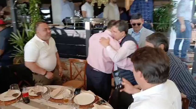 Hugo Velazquez saluda a sus aliados políticos