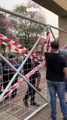 “Tratito” Ovelar Candadea El Portón De La Facultad De Derecho