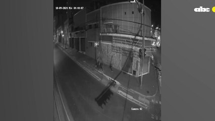 Así “rescataron” a un ladrón de un balcón en Asunción