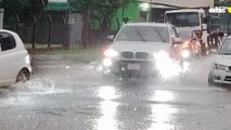 Intensa lluvia en Encarnación provoca raudales en puntos críticos del microcentro