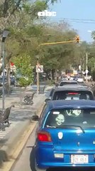 Cartel cubre el semáforo tras conclusión de las obras sobre Carlos A. López