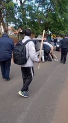 Policías despejaron uno de los accesos principales del Hospital Nacional de Itauguá