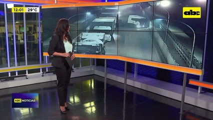 Choferes abandonan carga de cigarrillos para eludir control en el Puente de la Amistad