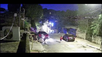 Camión hidrante de la Policía Nacional cae a un barranco en Asunción