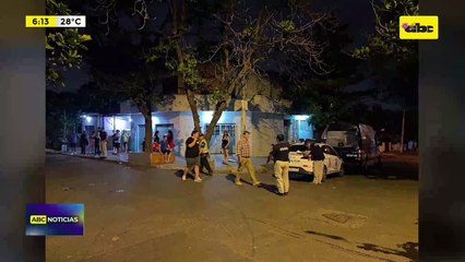 Video: Hinchas de Olimpia atropellaron una casa y realizaron disparos al aire