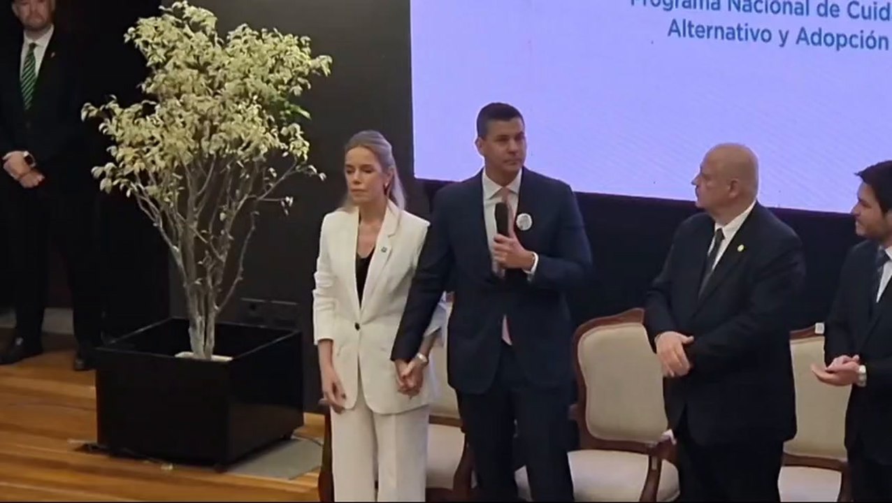 Aparente Incomodidad De La Primera Dama