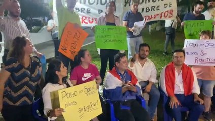 Protesta Contra Nenecho Rodríguez En La Municipalidad De Asunción