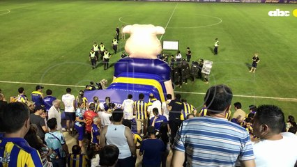 Así se retiraba Álvaro Giménez al finalizar el partido