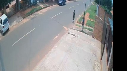 Motochorro persigue a dos mujeres a plena luz del día en Capiatá