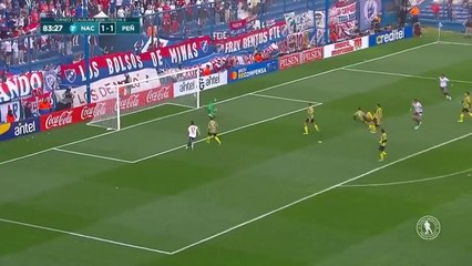 El gol de Federico Santander para la victoria de Nacional sobre Peñarol en el clásico uruguayo
