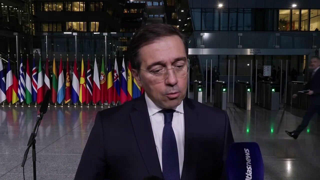 Albares pide que la crisis de Venezuela se resuelva "por medios pacíficos"