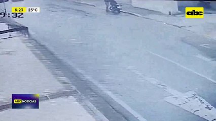 Video: Dos hombres roban una motocicleta en menos de un minuto