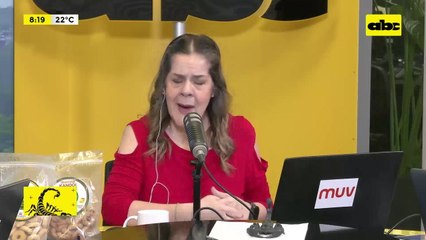 Quejas por falencias en el Incan: paciente se encadenó frente al Ministerio de Salud