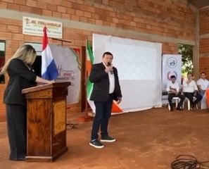 Hernán Rivas padre pasa papelón durante acto