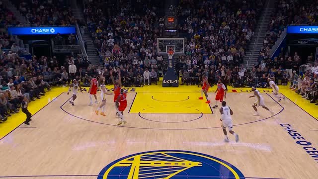 Podziemski scores incredible buzzer-beater