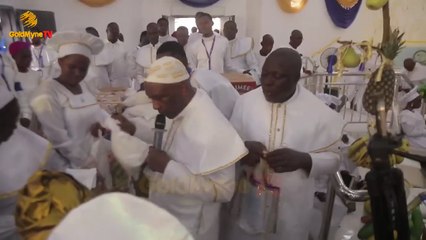 PRIMATE ELIJAH AYODELE GIVES BACK TO THE COMMUNITY, MONEY, CARS, MACHINE AND LOTS OF FOODSTUFFS