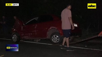 Accidente en Patiño: vehículo chocó contra soporte y el conductor herido