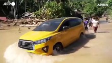 Alluvione in Indonesia, inondazioni e frane sull'isola di Sumatra