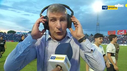 El festejo de Martín Palermo con los jugadores y el presidente tras el título de Olimpia