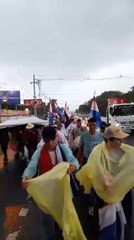 Bajo lluvia marchan por “la justicia contra todas las injusticias”
